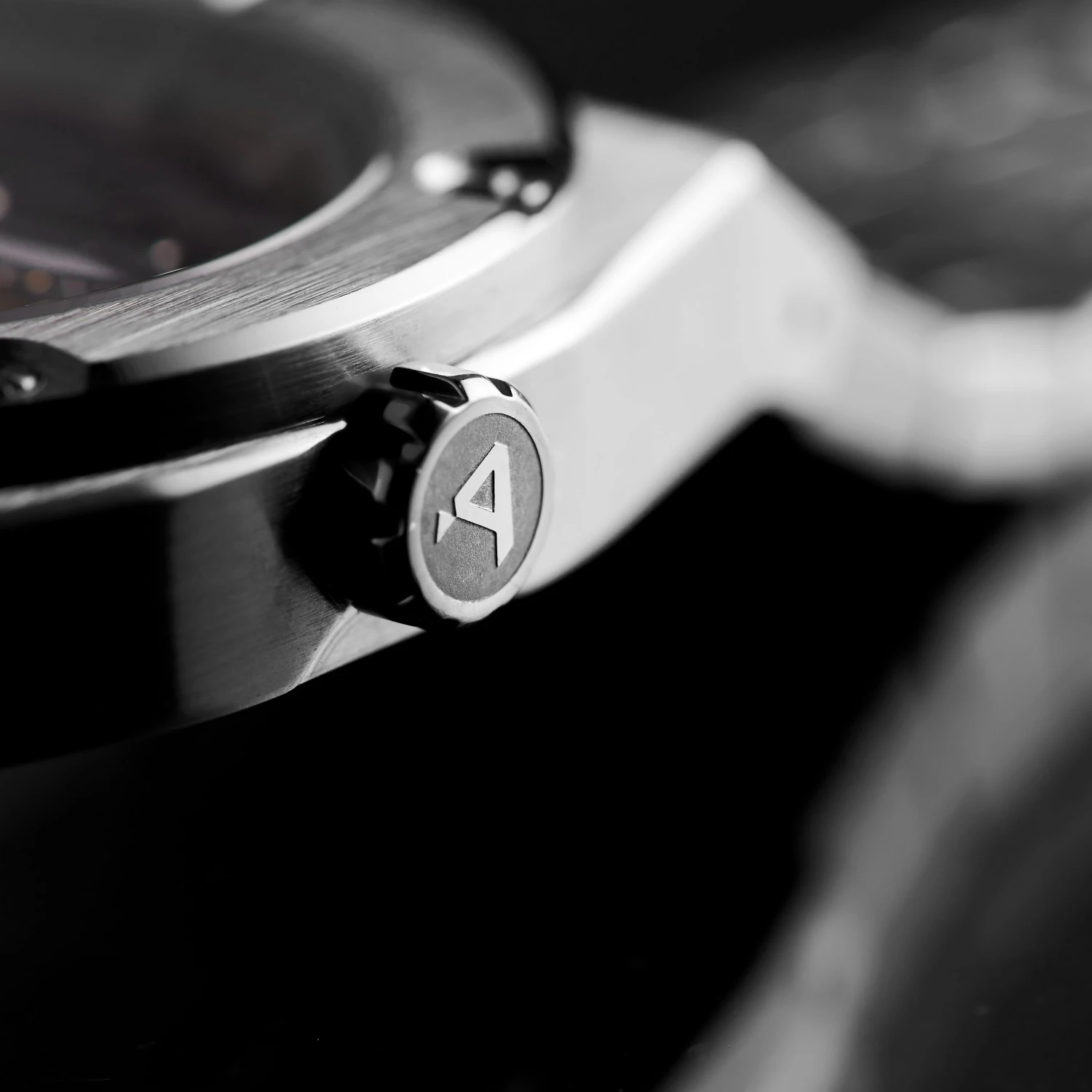 Arkai Montre squelette automatique argentée Aaric Mamut 6 Arkai Montre squelette automatique argentée Aaric Mamut – Image 4