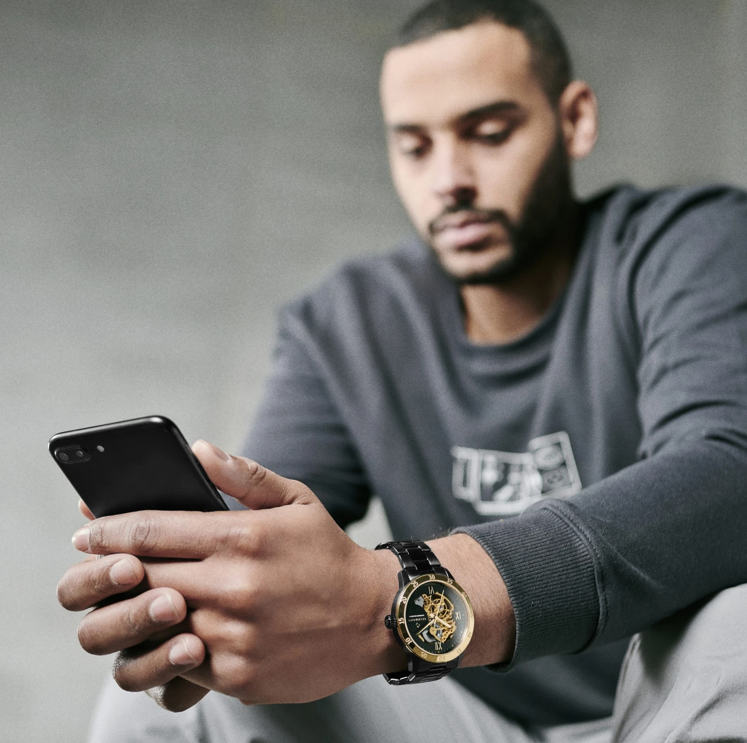 Seizmont Dante II | Montre squelette couleur noir et or à mécanisme doré 5 Seizmont Dante II | Montre squelette couleur noir et or à mécanisme doré – Image 3