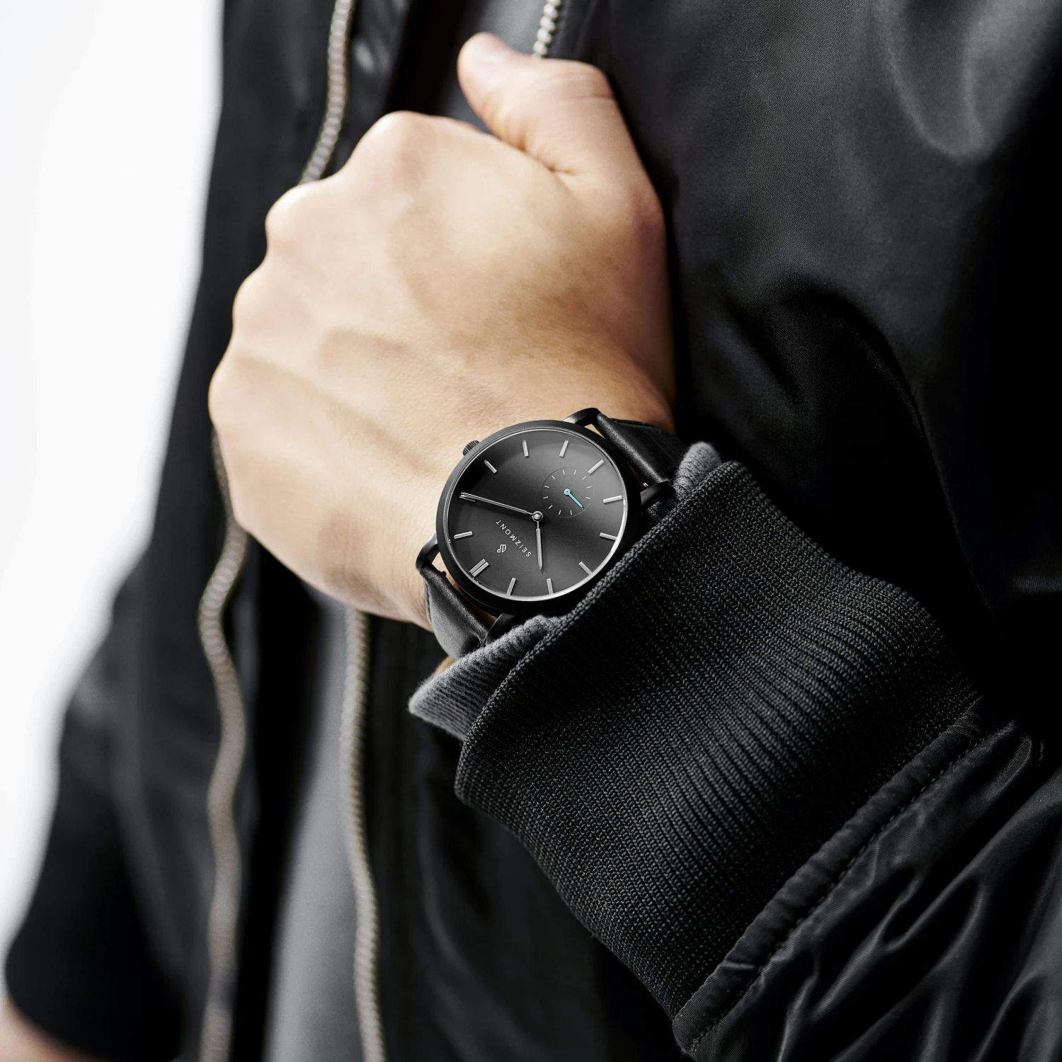 Seizmont Montre minimaliste Aether Iusef noire et bleue 4 Seizmont Montre minimaliste Aether Iusef noire et bleue – Image 2