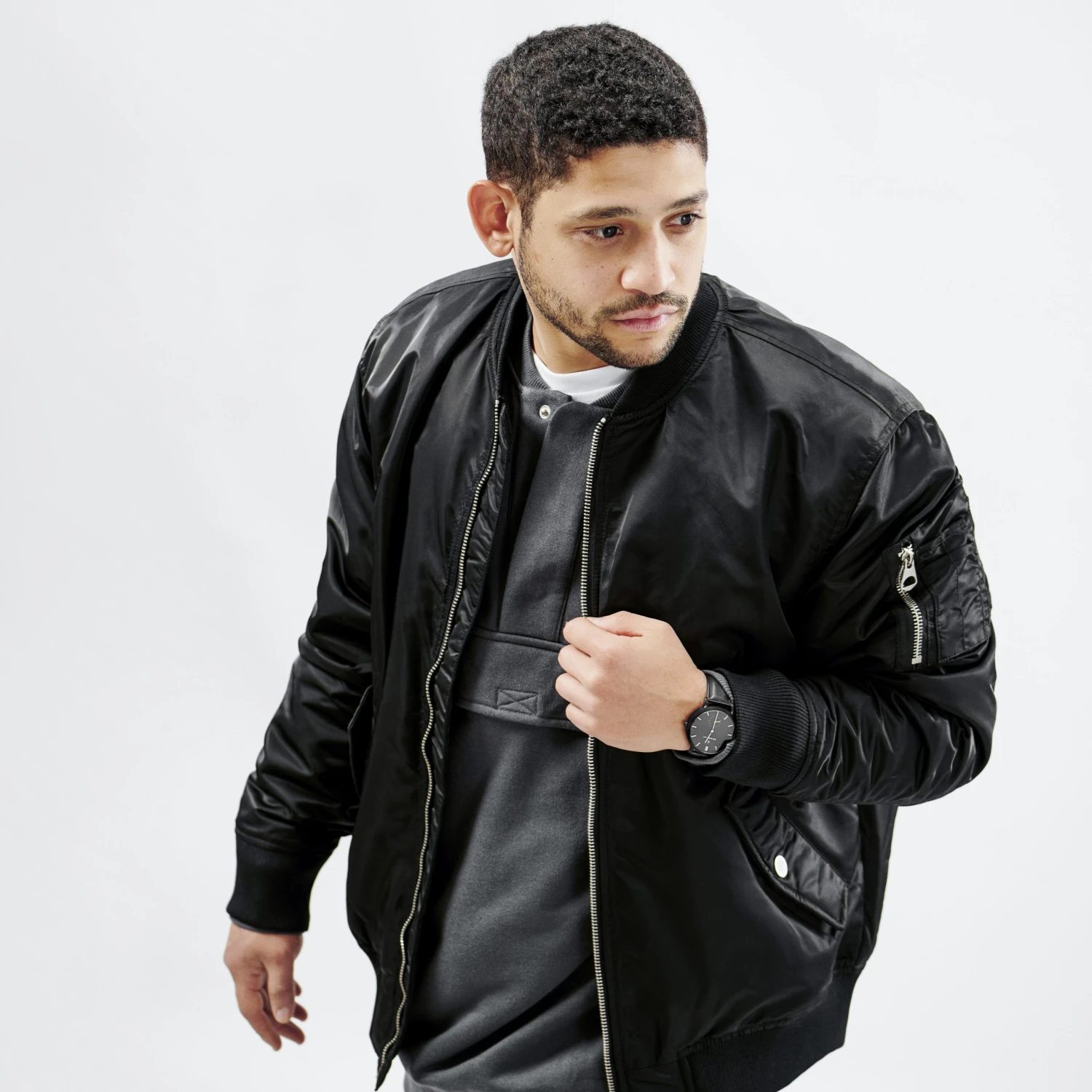 Seizmont Montre minimaliste Aether Ivano noire et jaune 5 Seizmont Montre minimaliste Aether Ivano noire et jaune – Image 3