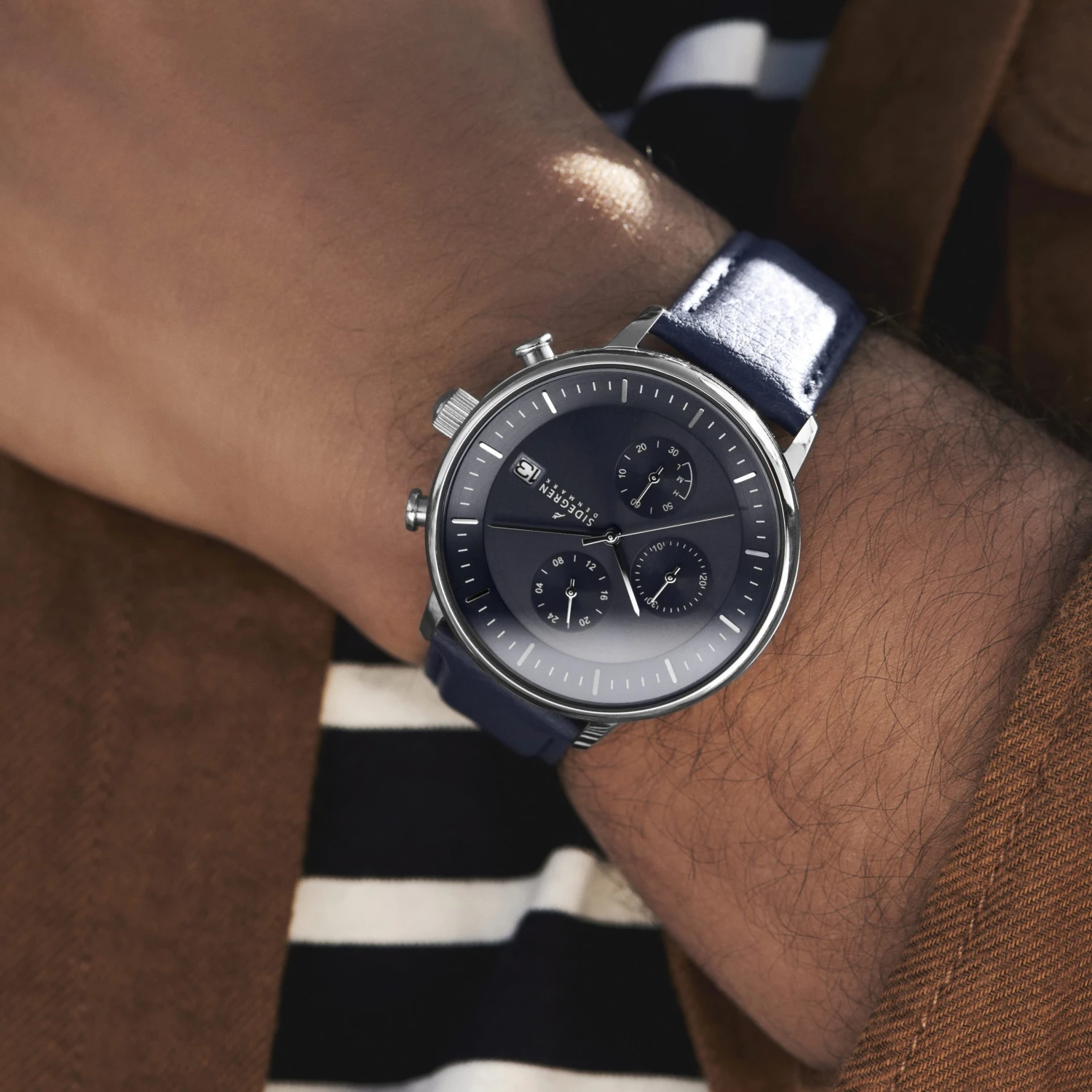 Sidegren Solis | Montre chronographe bleue à énergie solaire 4 Sidegren Solis | Montre chronographe bleue à énergie solaire – Image 2